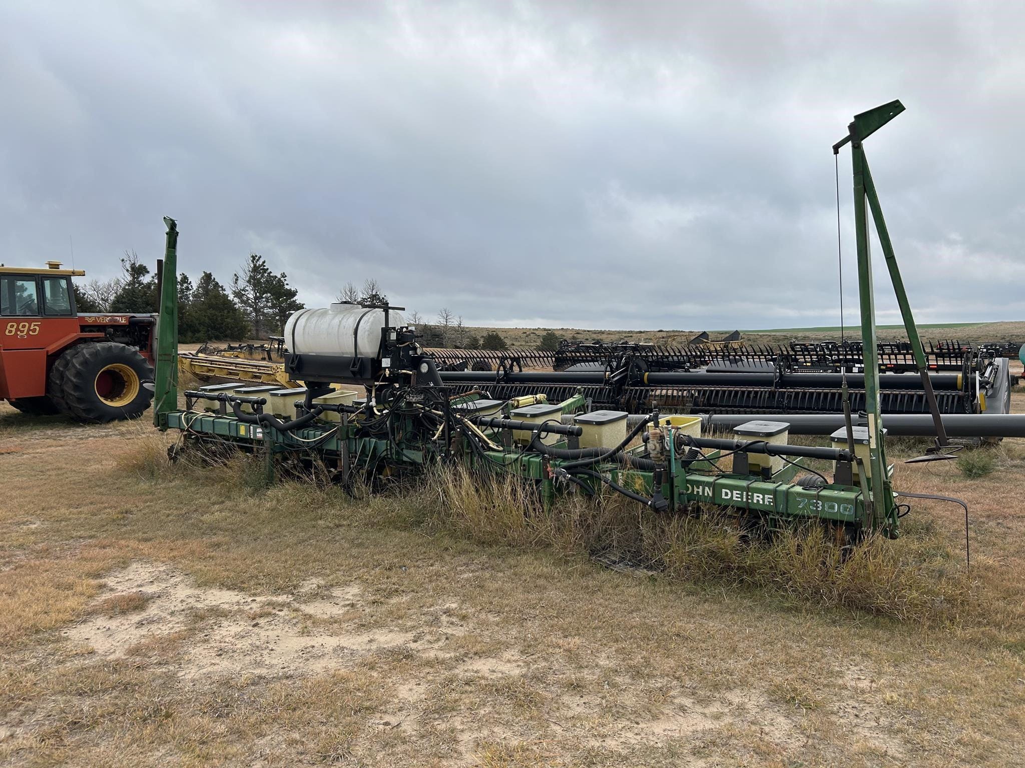 1989 John Deere 7300 Equipment Image0