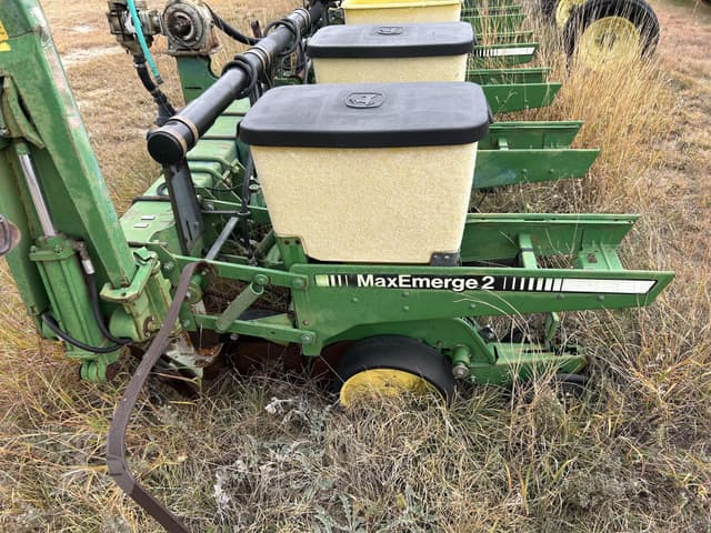 Image of John Deere 7300 equipment image 1