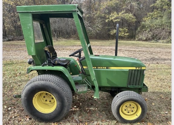 1989 John Deere 770 Equipment Image0