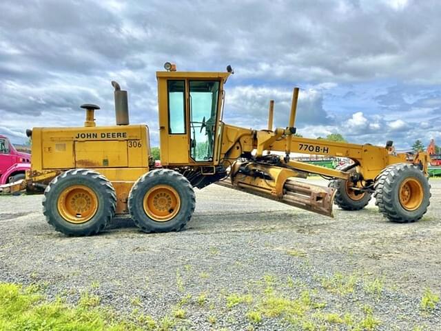Image of John Deere 770BH equipment image 3