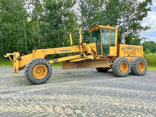 Image of John Deere 770BH equipment image 2