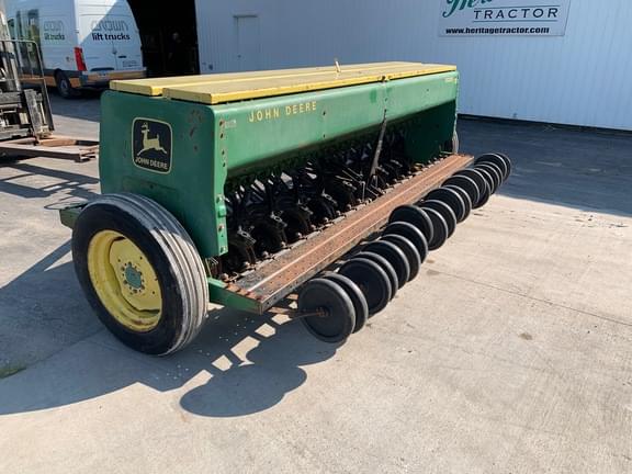 Image of John Deere 8300 equipment image 1