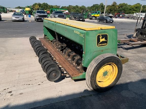 Image of John Deere 8300 equipment image 4