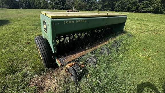 Image of John Deere 8300 equipment image 2