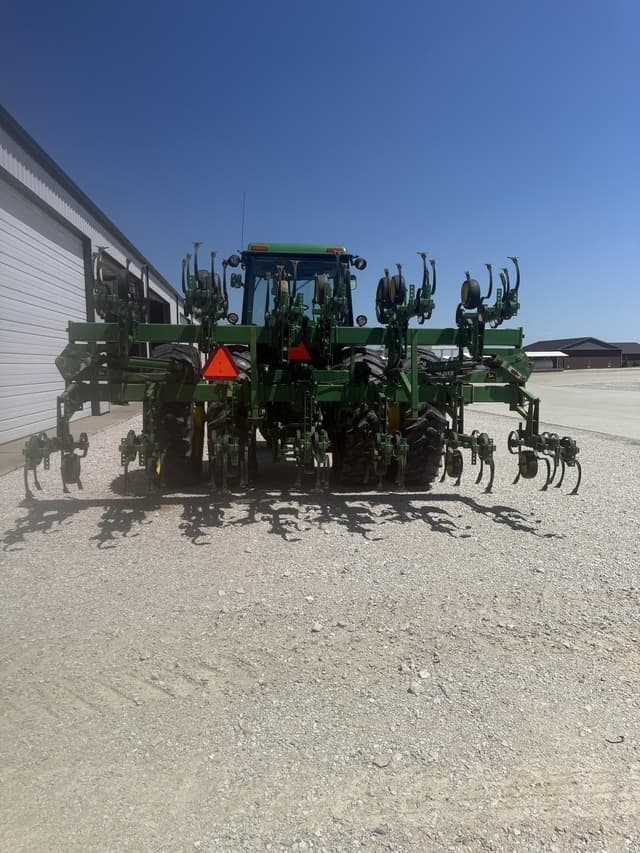 Image of John Deere 845 equipment image 3