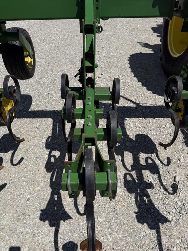 Image of John Deere 845 equipment image 4