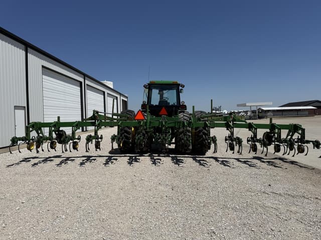 Image of John Deere 845 equipment image 1
