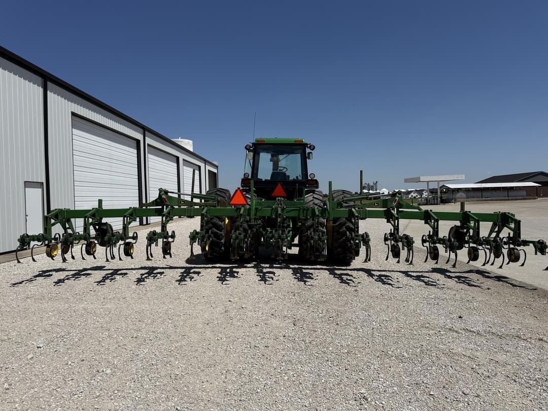 Image of John Deere 845 Primary image