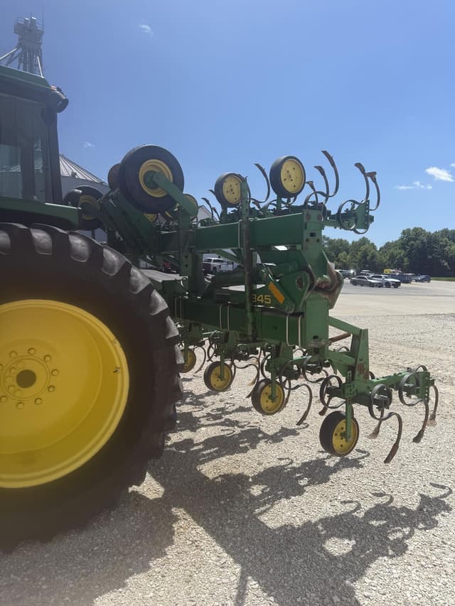 Image of John Deere 845 equipment image 1