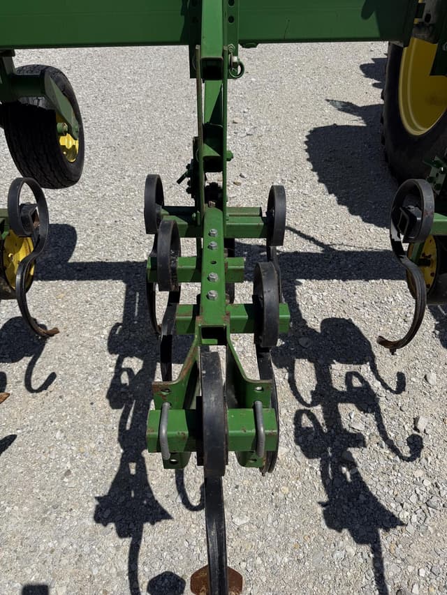 Image of John Deere 845 equipment image 3