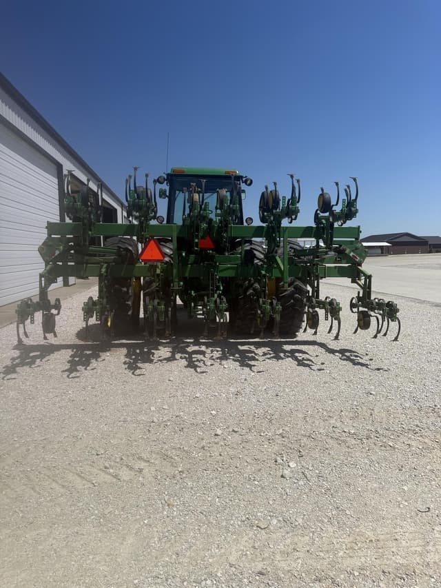 Image of John Deere 845 equipment image 2