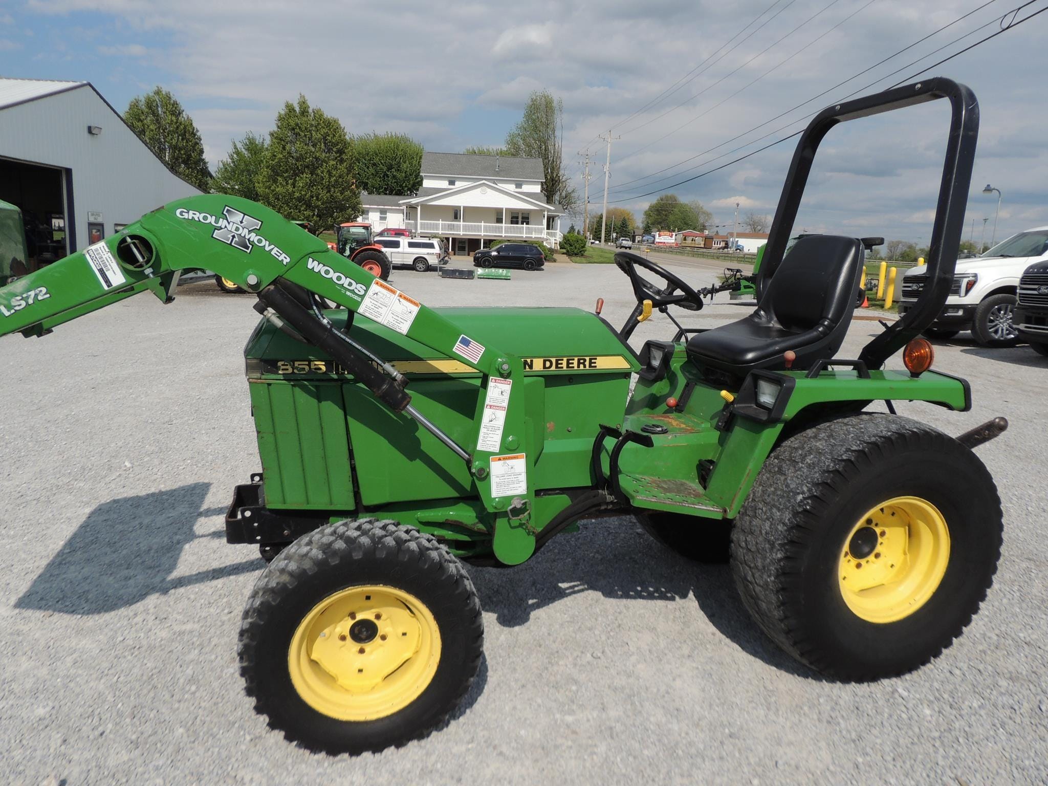 1989 John Deere 855 Equipment Image0