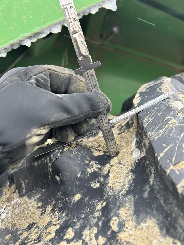 Image of John Deere 8560 equipment image 4