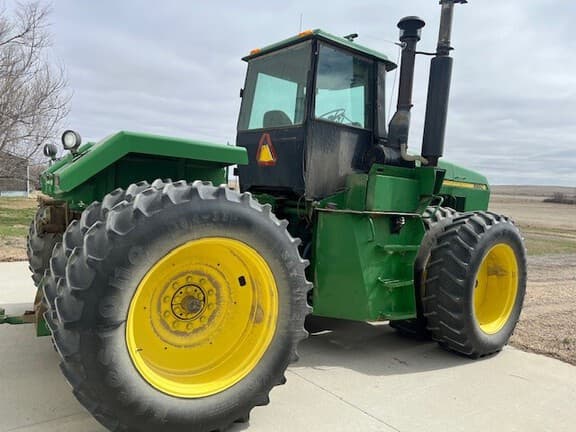 Image of John Deere 8560 equipment image 2