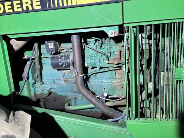 Image of John Deere 8560 equipment image 2