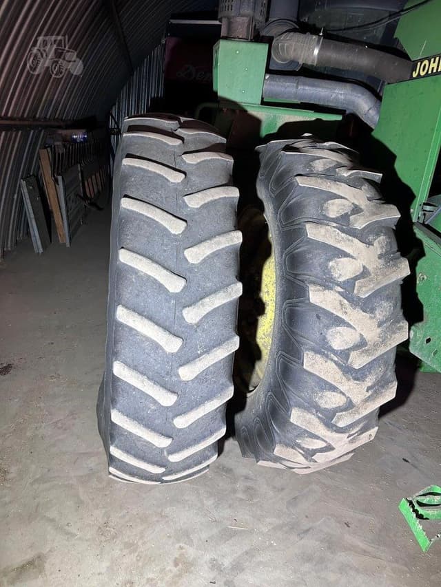 Image of John Deere 8560 equipment image 3