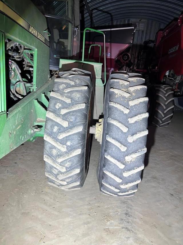 Image of John Deere 8560 equipment image 4