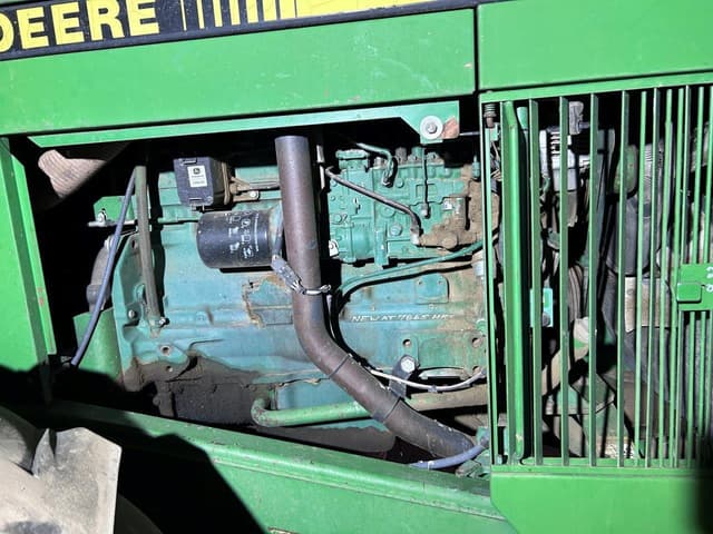 Image of John Deere 8560 equipment image 2