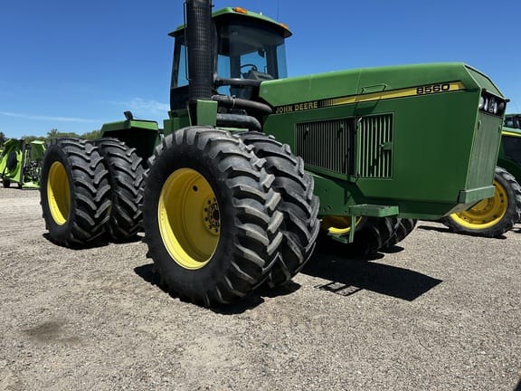 1989 John Deere 8560 Equipment Image0