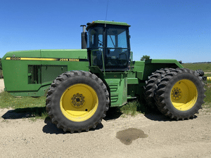 1989 John Deere 8560 Image
