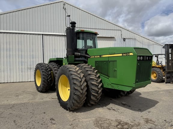 1989 John Deere 8760 Equipment Image0