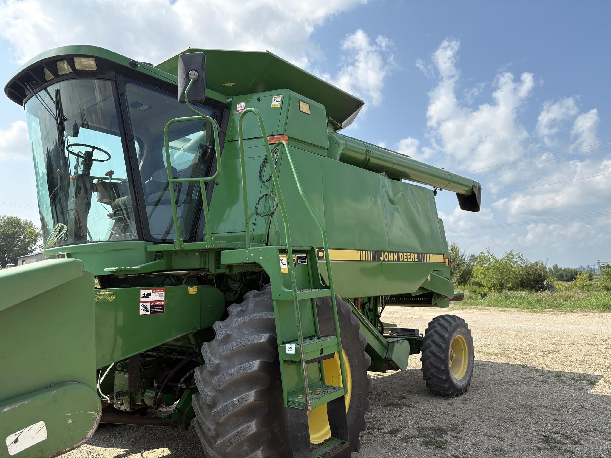 1989 John Deere 9500 Equipment Image0