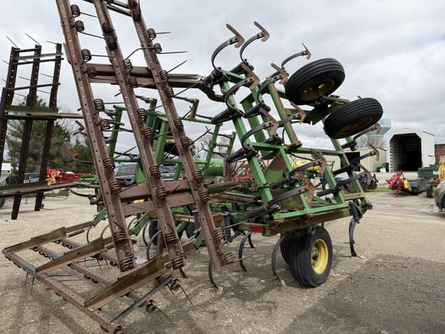 Image of John Deere 960 equipment image 1