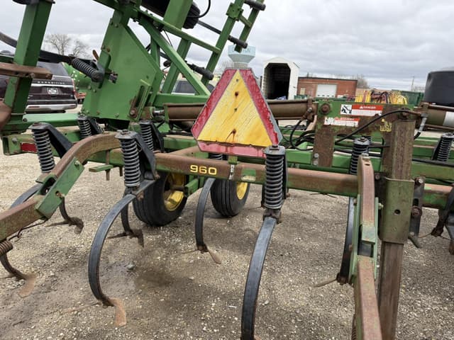 Image of John Deere 960 equipment image 3