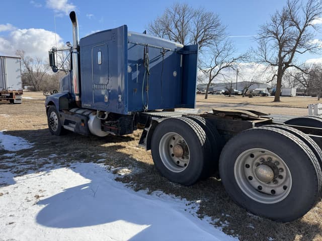 Image of Kenworth T600 equipment image 2