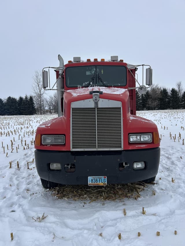 Image of Kenworth T600 equipment image 1