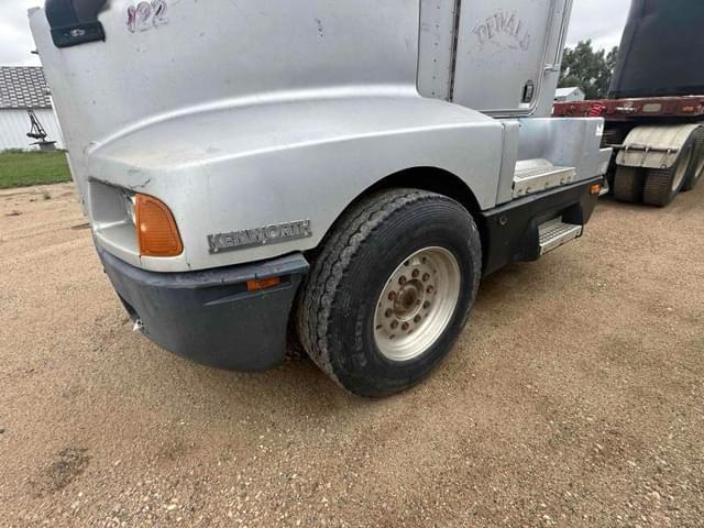 Image of Kenworth T600 equipment image 3