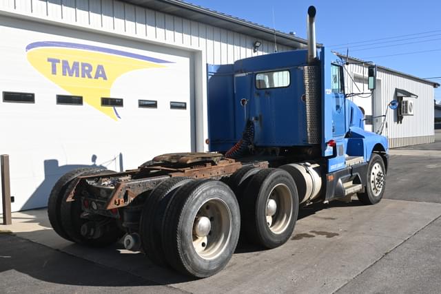 Image of Kenworth T600 equipment image 2