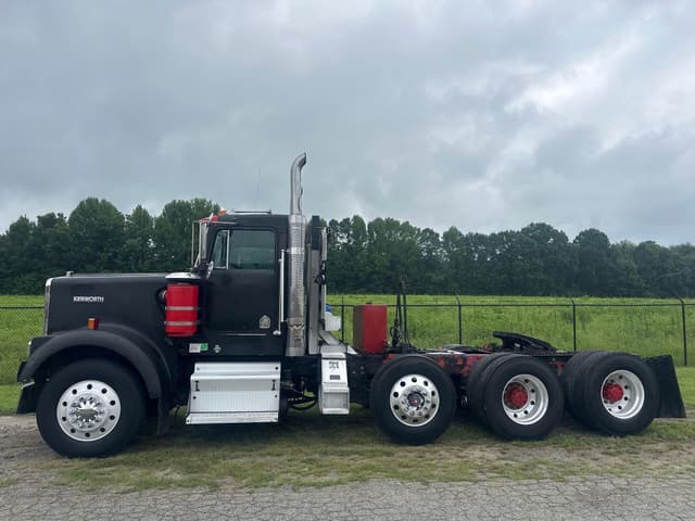 Image of Kenworth W900 equipment image 1