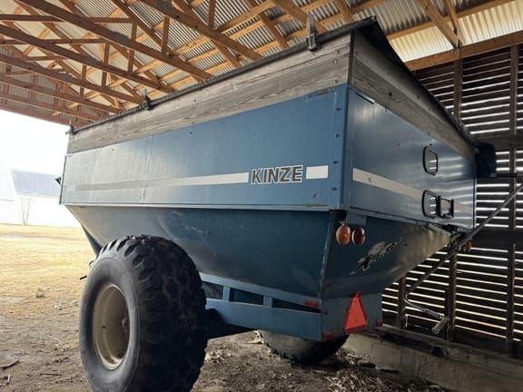 Image of Kinze 440 equipment image 3