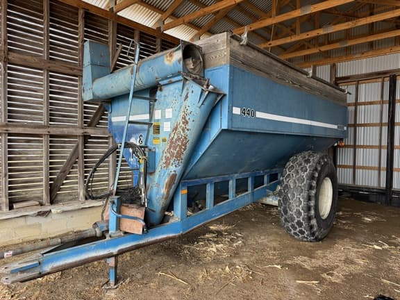 Image of Kinze 440 equipment image 1