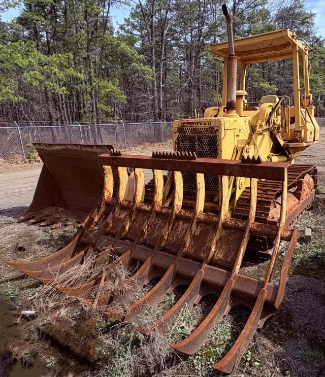 Image of Komatsu D41S-3 equipment image 4