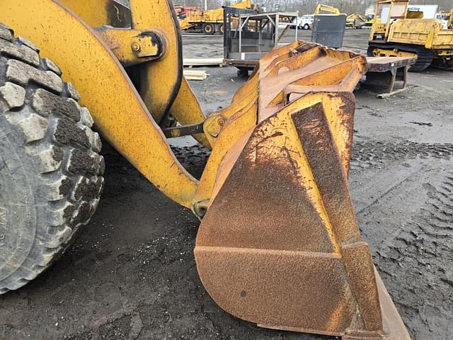 Image of Komatsu WA320-1 equipment image 4