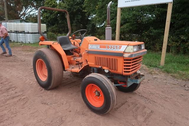 Image of Kubota L2250 equipment image 4