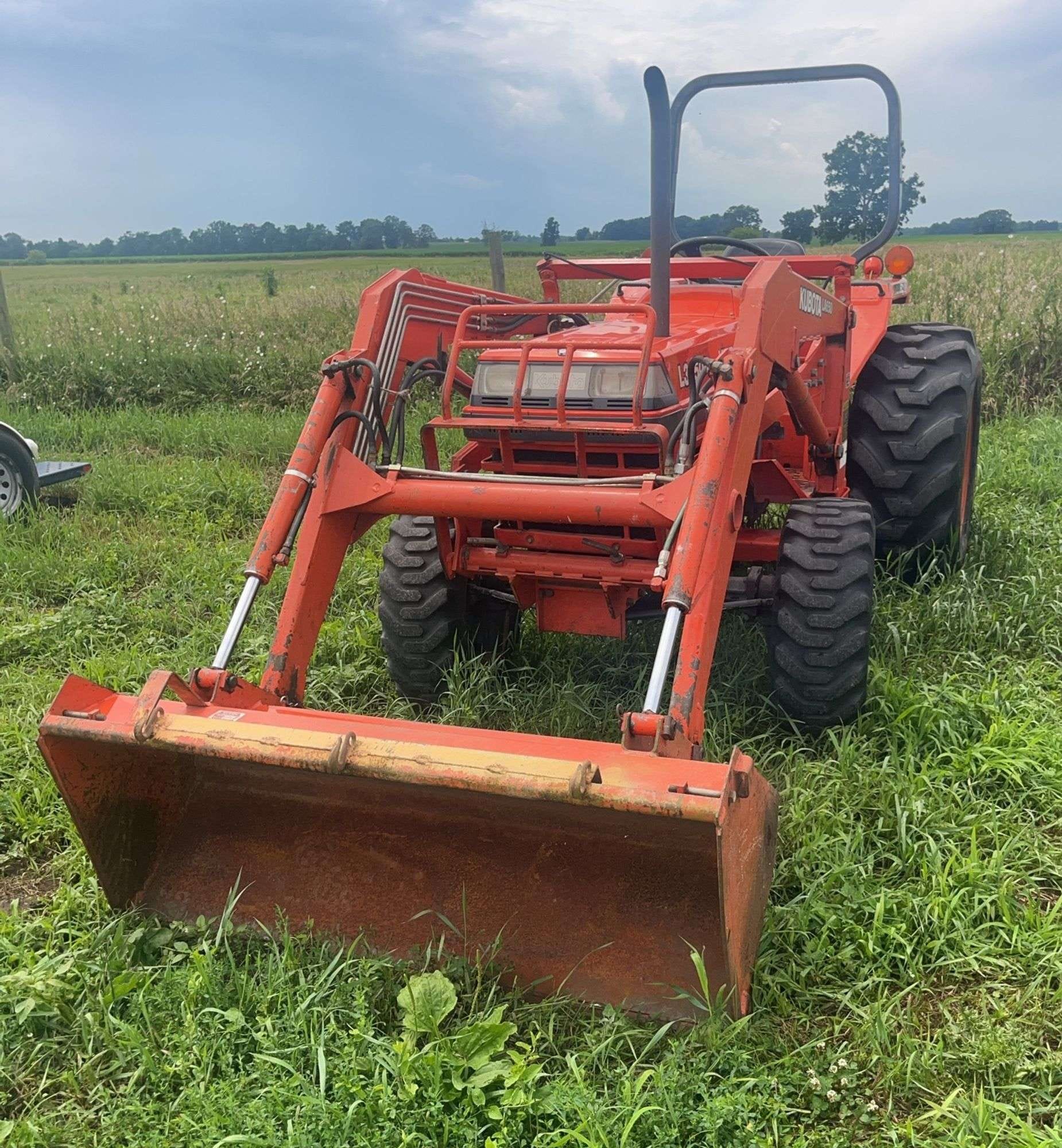 1989 Kubota L3650 Equipment Image0