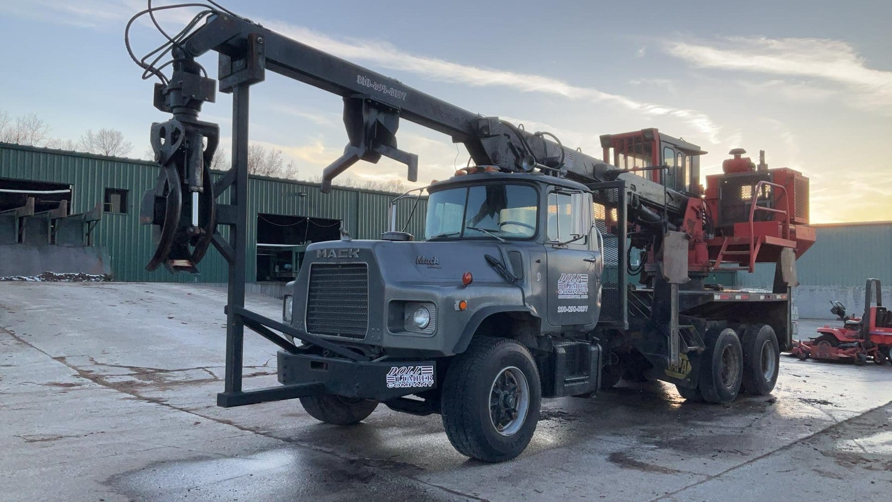 1989 Mack DM690S Equipment Image0