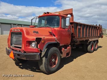 Main image Mack DM690S