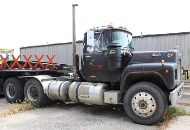 Image of Mack R600 equipment image 1