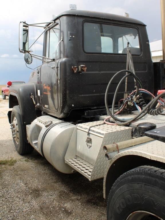 Image of Mack R600 equipment image 3
