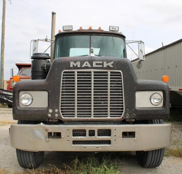 Image of Mack R600 equipment image 2