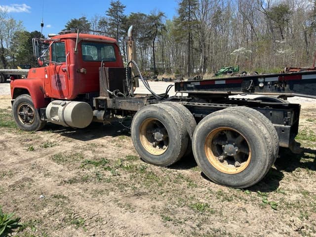 Image of Mack R688ST equipment image 3