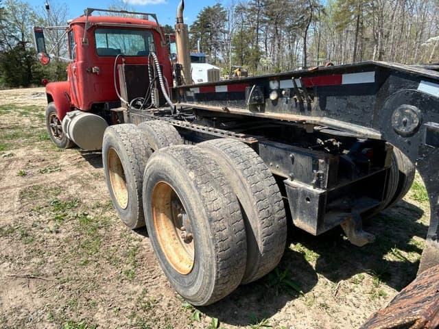 Image of Mack R688ST equipment image 4