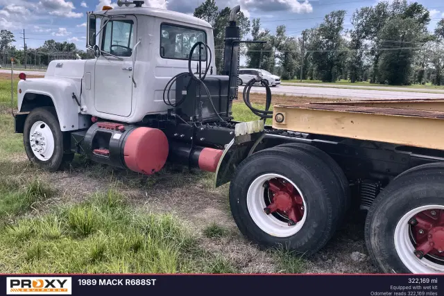 Image of Mack R688ST equipment image 2