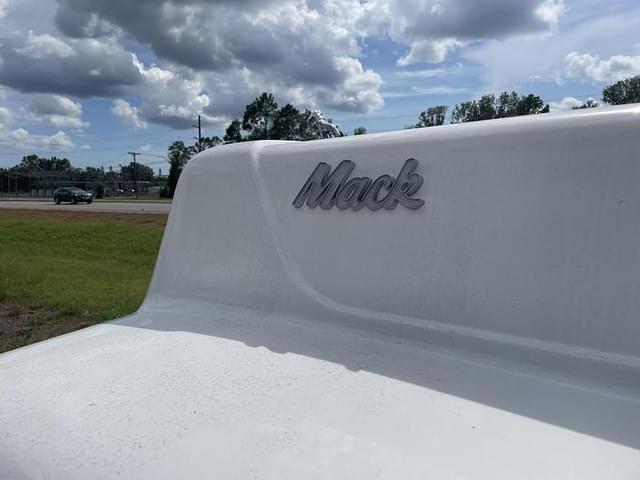 Image of Mack R688ST equipment image 3