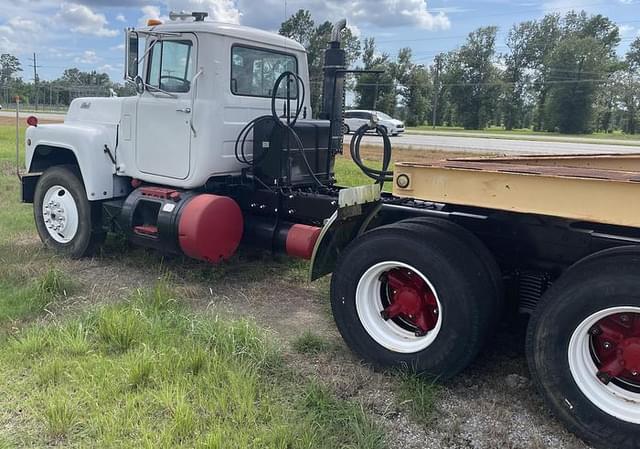 Image of Mack R688ST equipment image 2