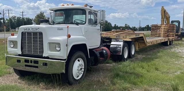 Image of Mack R688ST equipment image 1
